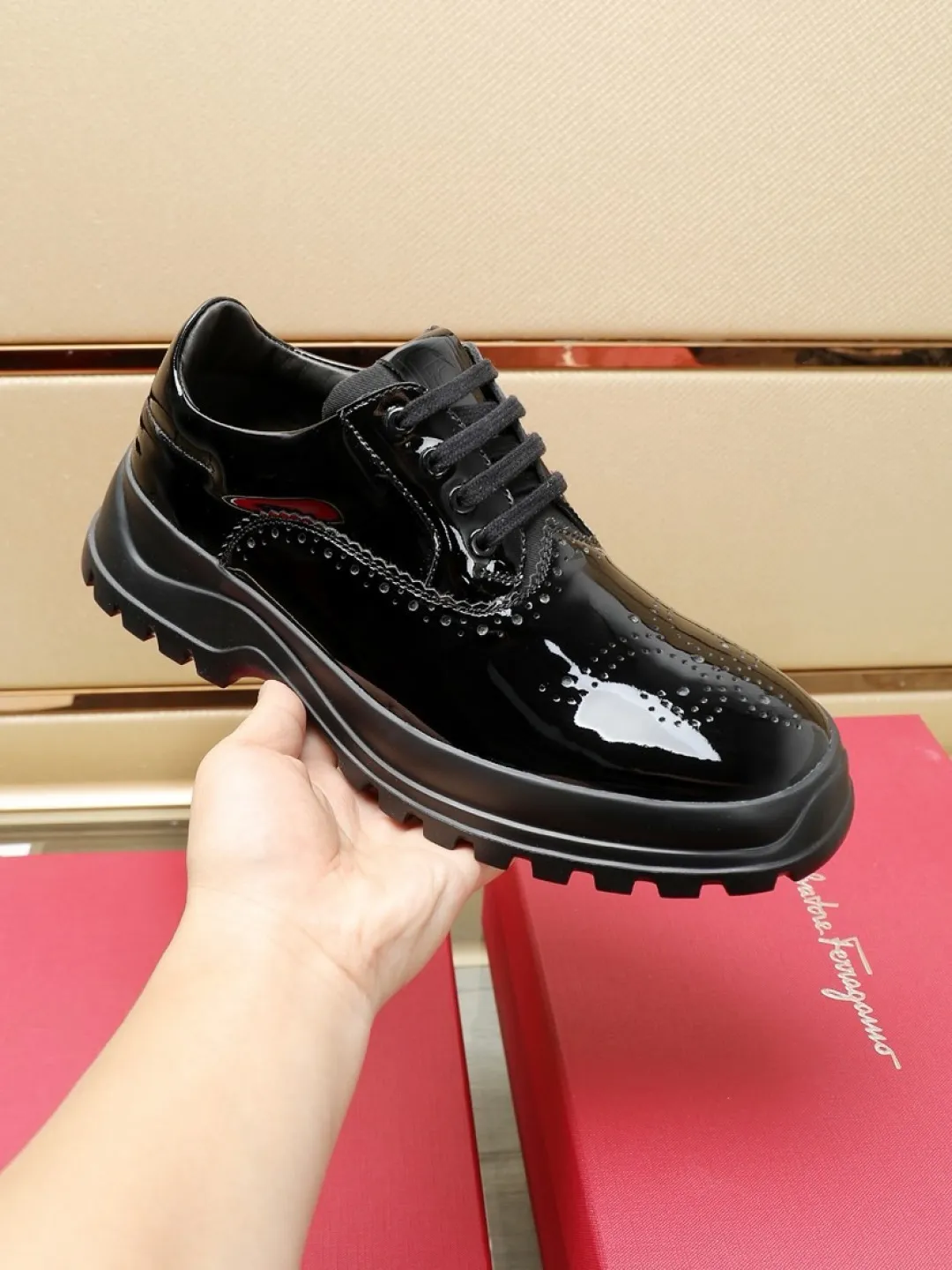 Factory P680💰🔥《Ferragamo》👏Latest•High-end top brand luxury~purchasing agent, top~quality. New fashionable business men's shoes 🔜The uppers are made of original first-layer open-edge beaded cowhide➕cowhide·lining, with fine workmanship. The original stylish and soft combination wear-resistant and non-slip outsole is light and comfortable on the feet. The real thing looks better in real photos. Number of yards: 38--44 (45 and 46 can be customized)